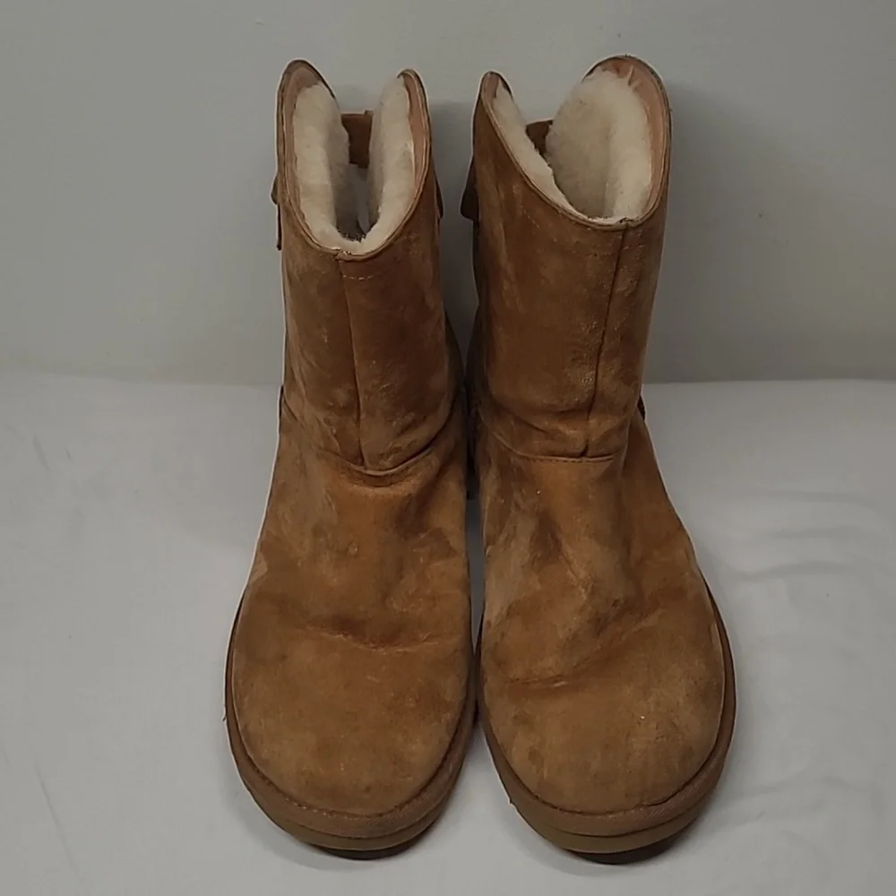 Women's UGG Short Boots - Picture 2 of 8